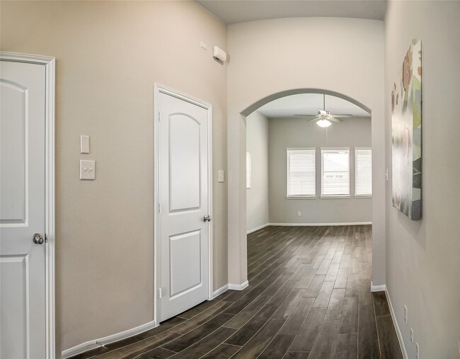 Building Photo - 1866 Kenley Wy