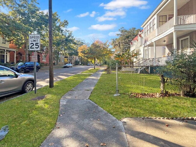 Building Photo - 1012 E Park Ave