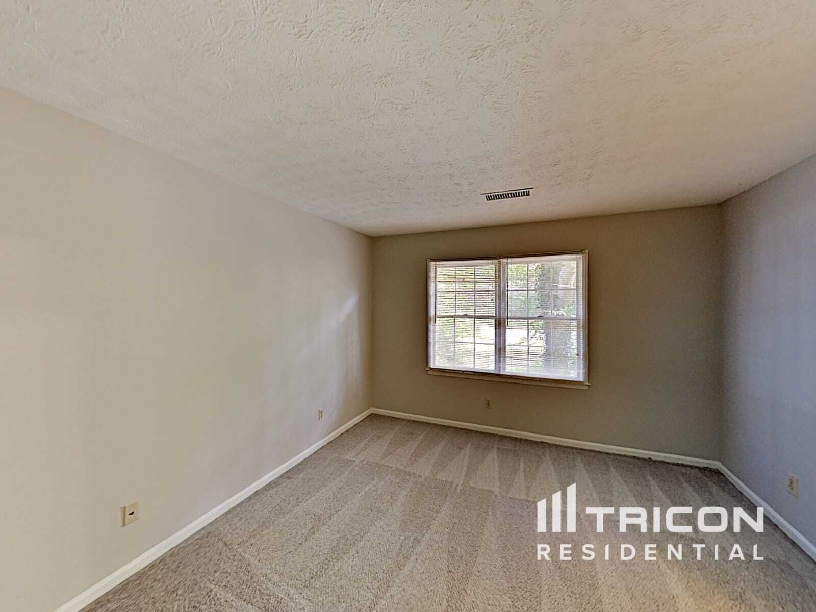 Building Photo - 1720 Ridgefield Dr