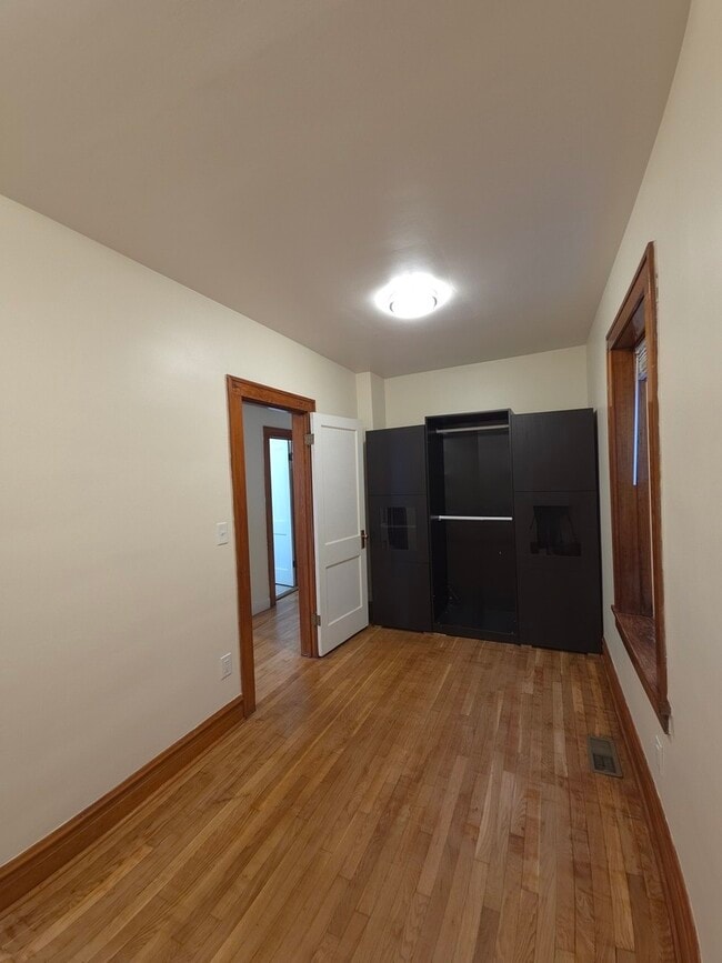 Building Photo - 1630 W 38th Pl