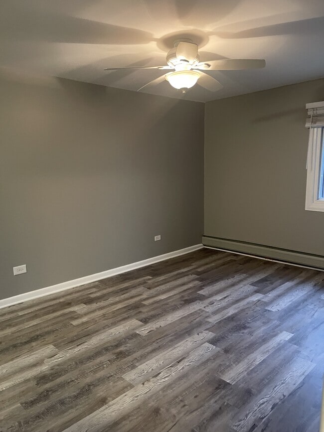 Building Photo - 810 E Shady Way