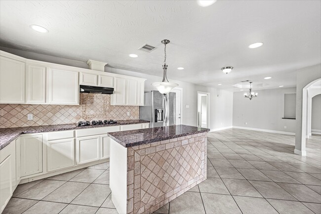 Building Photo - 1209 Dogwood Dr