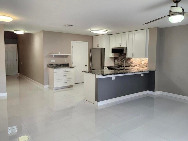 Building Photo - 1919 Discovery Cir E