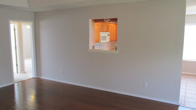 Building Photo - 1902 SW Spruce Rd