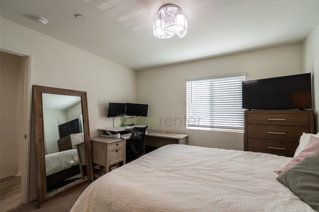 Building Photo - Stunning Verano at Skyline |Gated Community |HOA, Pool, Playground