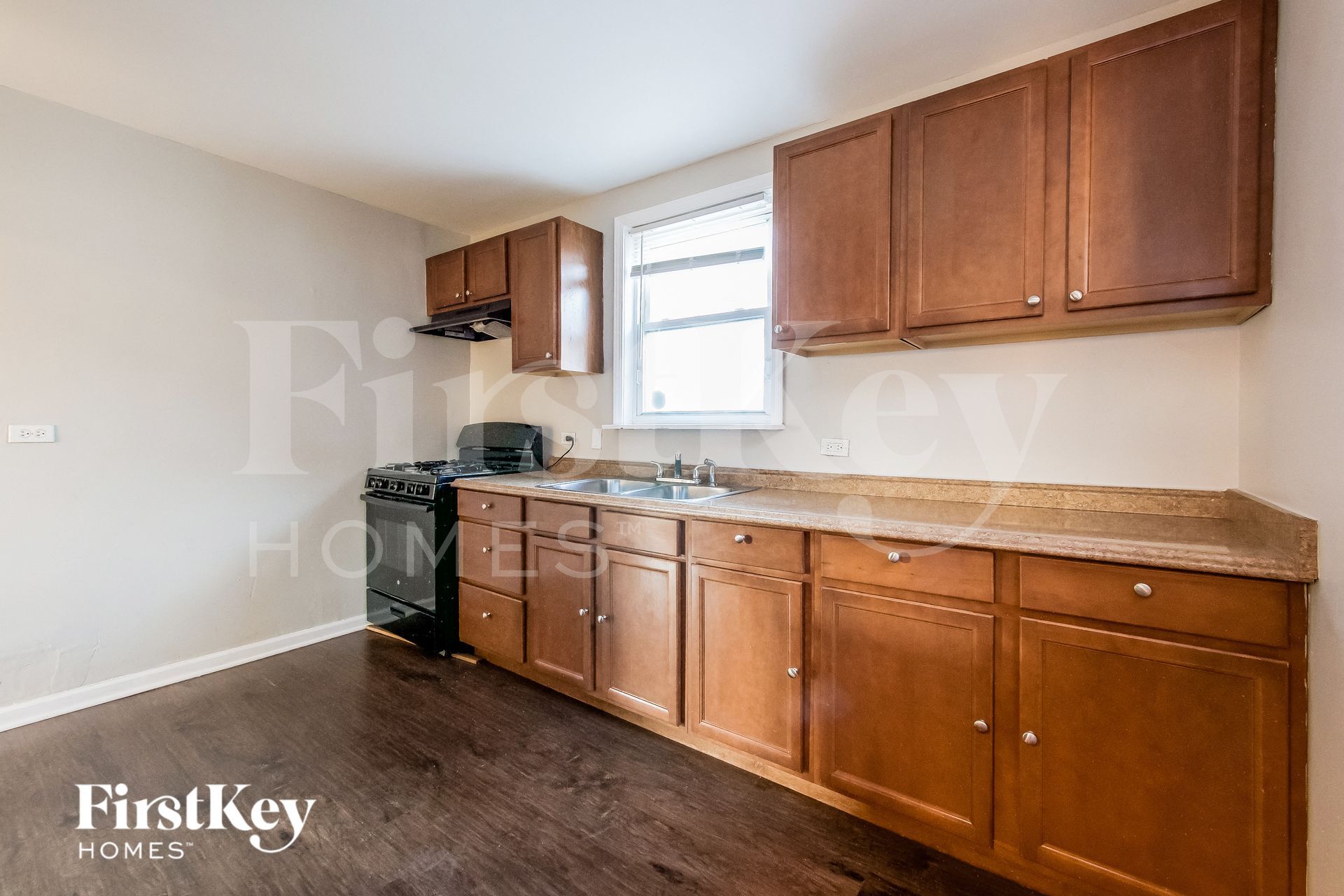 Building Photo - 19 E 140th Ct