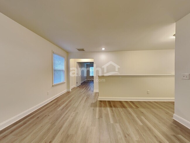 Building Photo - 317 Golf Rd