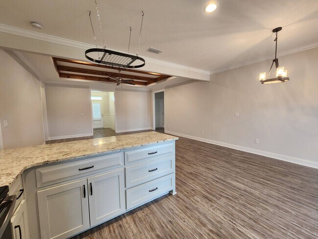 Building Photo - Charming 4-Bedroom Home with Modern Finishes in Hahira, GA - Lawn Care Included