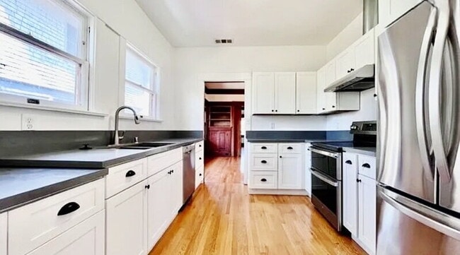 Building Photo - 1635 S Wilton Pl