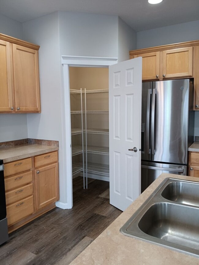 Building Photo - Recently Remodeled House is Now Avialable!