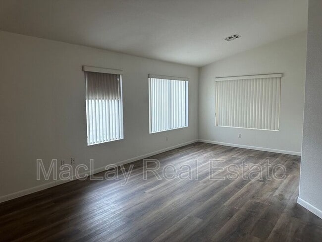 Building Photo - 334 N Duffy Way