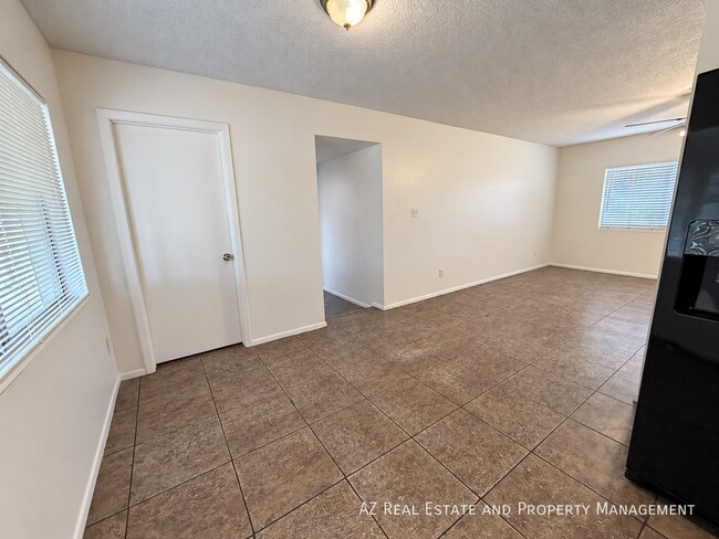 Building Photo - 4528 W Palm Ln