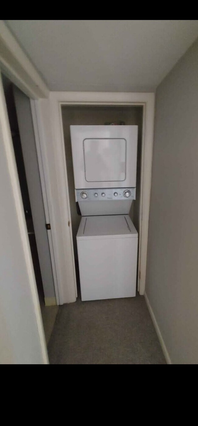 Building Photo - 46 Morton St