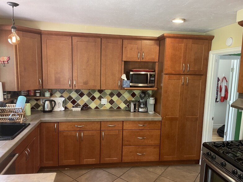 kitchen - 4017 SW Fairvale Dr
