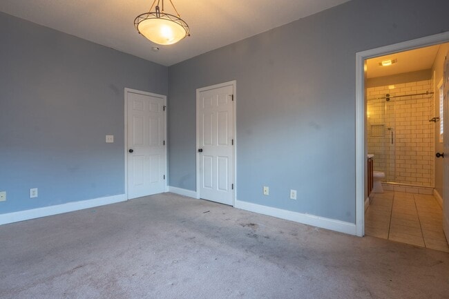 Building Photo - Rent-Ready 3BR/2.5BA Townhouse with 2-Car Garage Near Johnson City Hospital