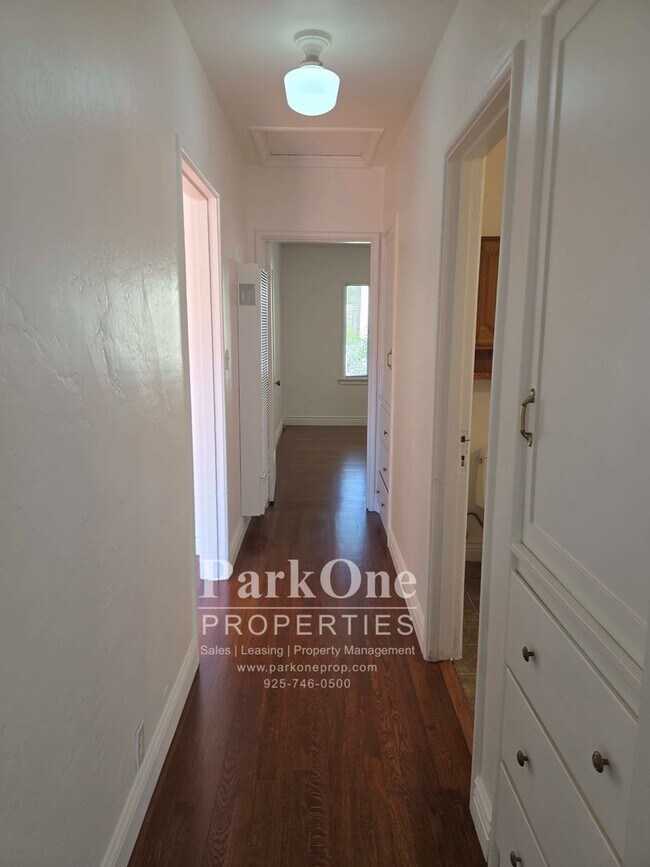 Building Photo - 618A D St