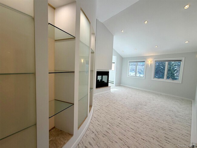 Building Photo - 5 Glen Hill Ct