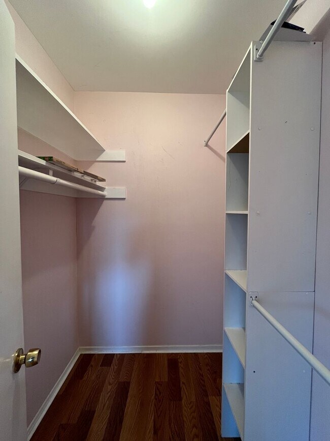 Building Photo - Encino 2+2 w/pool + spa, parking + extra storage!