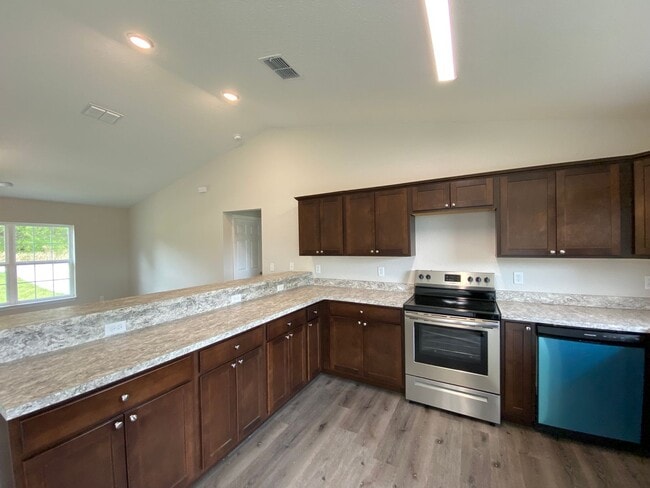 Building Photo - Silver Springs Shores - Welcome Home