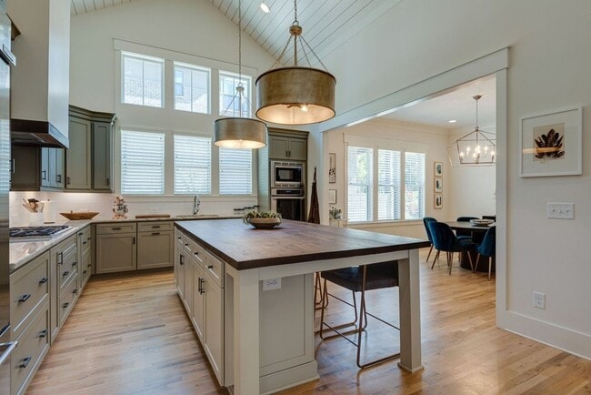 Building Photo - Dream home in the heart of Belle Meade, located on a private dead-end street!