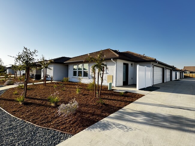 Primary Photo - 2426 Oakmont Cir