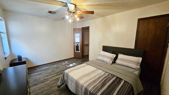 Building Photo - Two Story, Three Bedroom