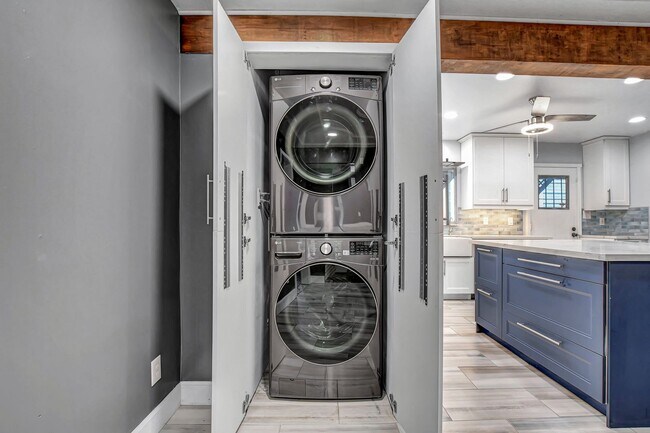 Building Photo - UNIQUE SINGLE FAMILY HOME! - No HOA, Car Lift, RV Parking and Nice Backyard