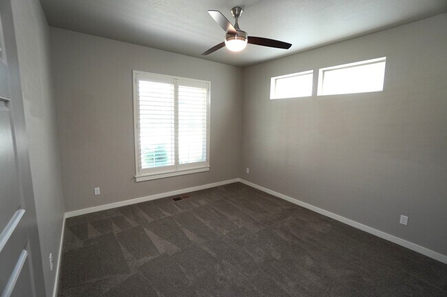 Building Photo - 407 W Pavilion Ln