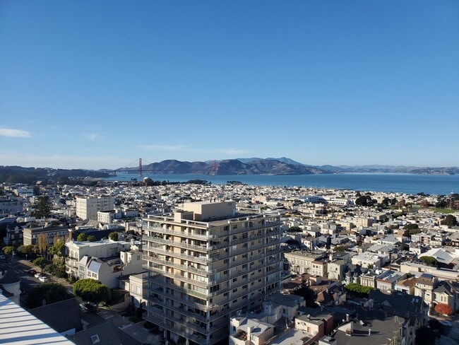 Building Photo - Renovated Pacific Heights 2x2 Condo with g...