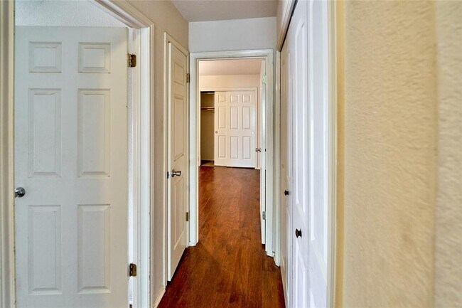 Building Photo - 2712 Settlement Dr