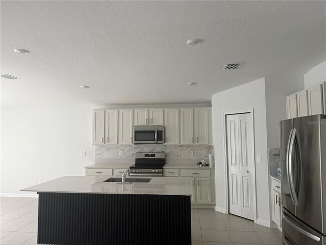 Building Photo - 2073 Marksman Rd