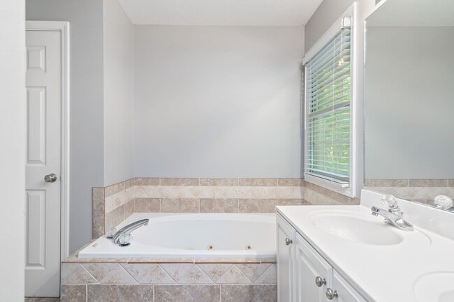 Building Photo - 2761 Dee Peppers Dr