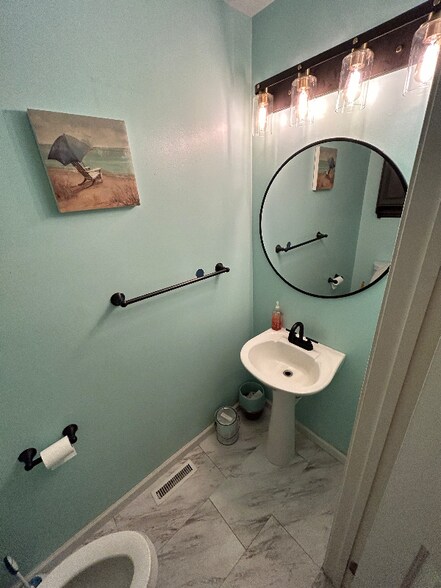 Building Photo - 999 Rue Madora