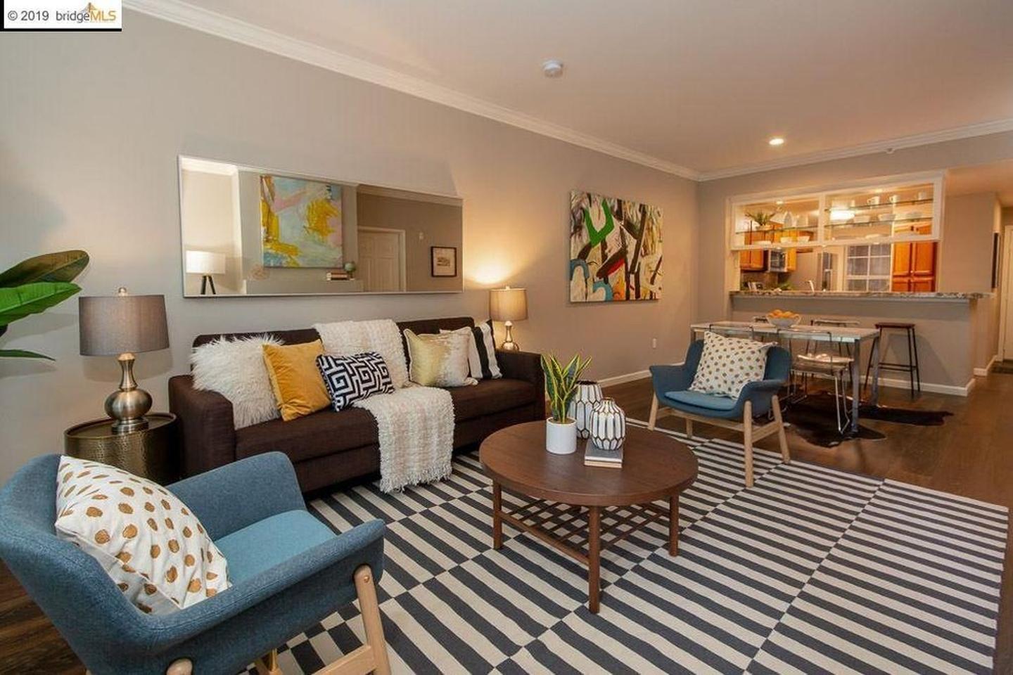 Building Photo - Parkwoods Oakland 2/2 Condo with beautiful amenities