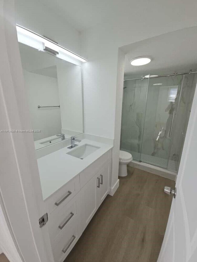 Building Photo - 8101 Crespi Blvd