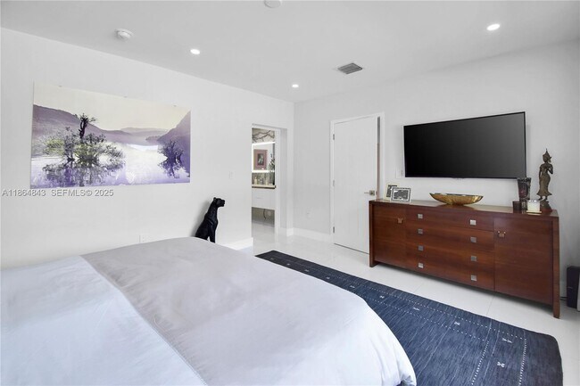 Building Photo - 14441 S Biscayne River Dr