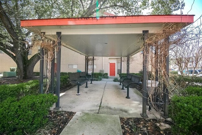 Building Photo - 10855 Meadowglen Ln