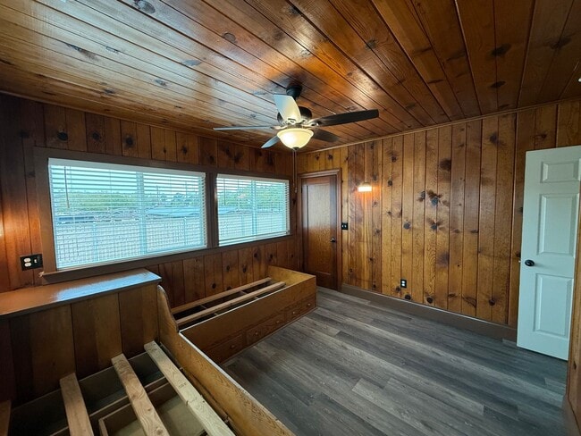 Building Photo - Newly remodeled country home!