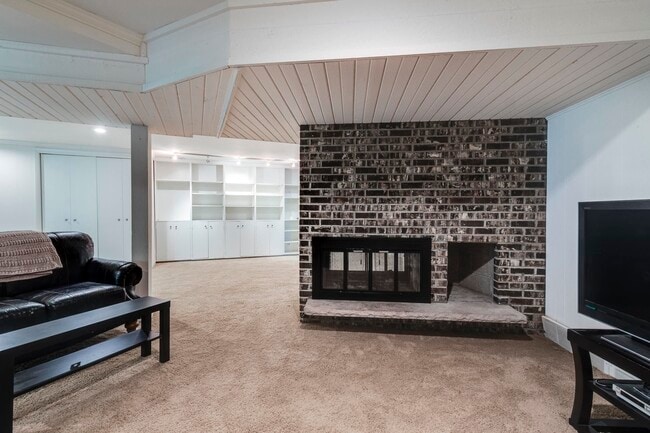 Building Photo - 6002 Hammersley Rd