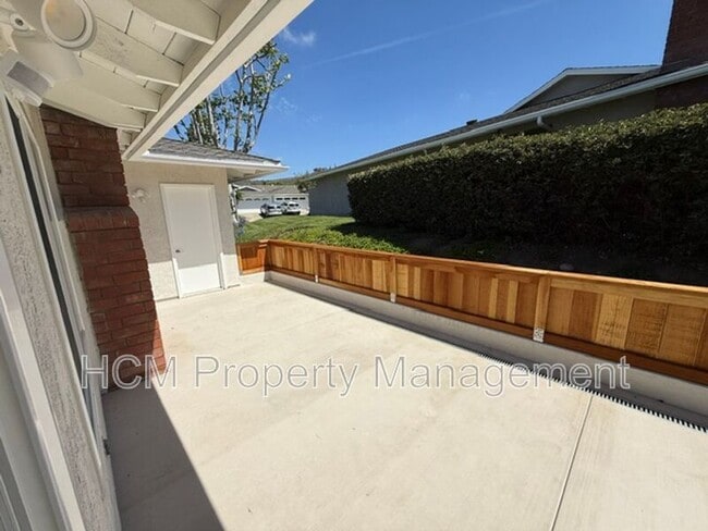 Building Photo - 3328 Paseo Halcon