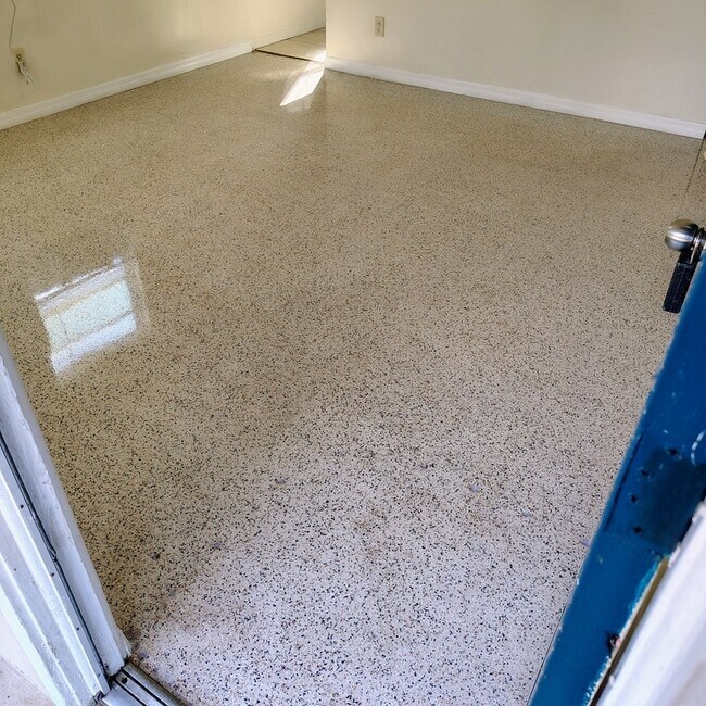 Building Photo - 3826 14th Ave S