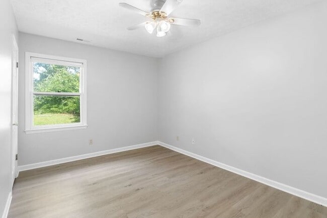 Building Photo - 3 Bedroom 1.5 Bath Ranch in Hope Mills