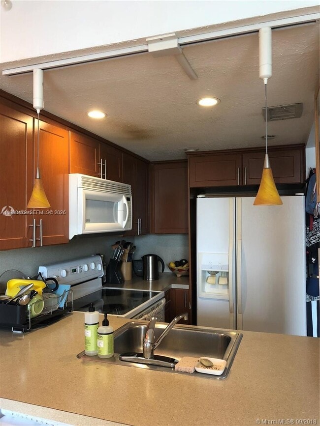 Building Photo - 1035 West Ave