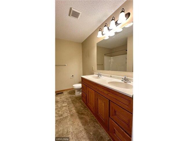 Building Photo - 1760 Riverside Dr