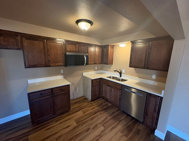 Building Photo - Your next new home is here!