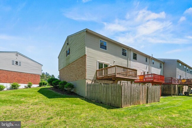 Building Photo - 468 Cornell Ct