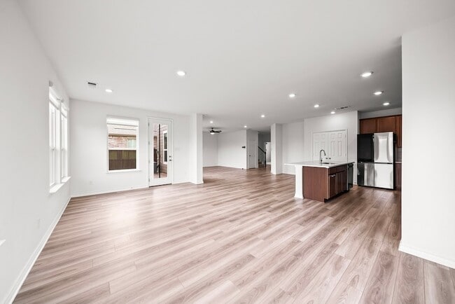 Building Photo - 424 Princewood Dr