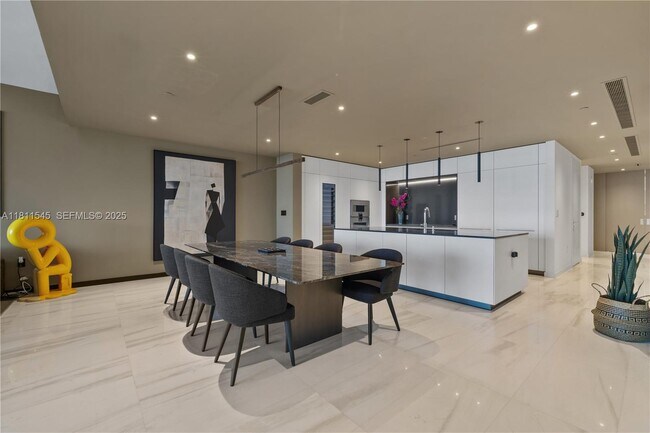 Building Photo - 300 Biscayne Blvd Way