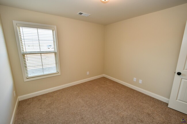 Building Photo - 204 Otters Rdg Dr