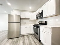 Building Photo - Renovated Apartments in Black Rock, Bridgeport